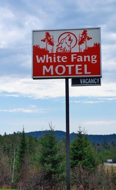 White Fang Motel 沃瓦 外观 照片